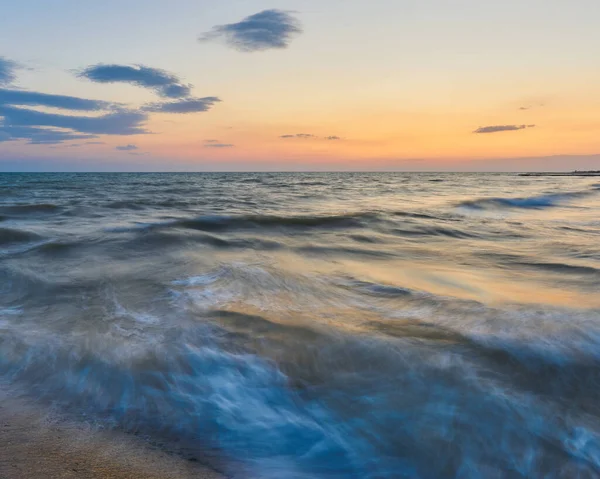 海の上のカラフルな夜明け 自然の組成 — ストック写真