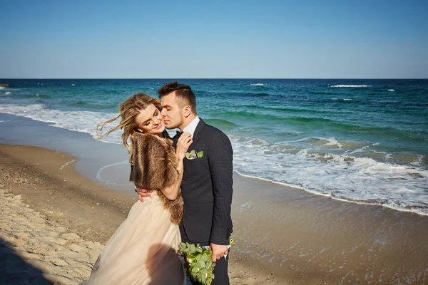 Beau Couple Mariage Sur Plage Les Mariés Célèbrent Leur Mariage — Photo