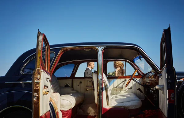 Happy Bride Groom Hugging Posing Old Retro Car Wedding Ceremony — Stock Photo, Image