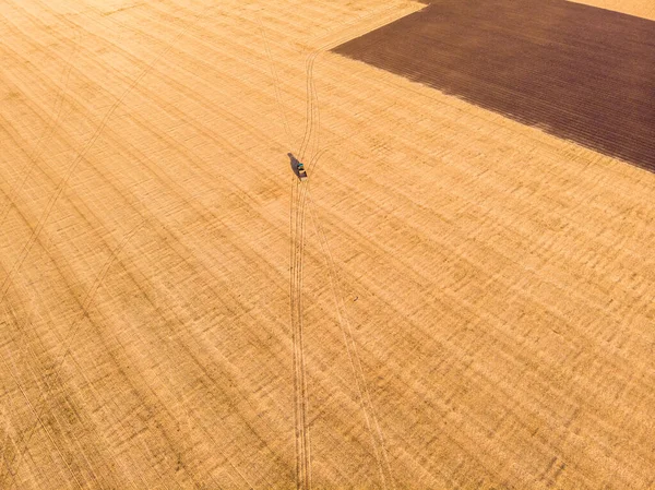Erntemaschine Bei Der Feldarbeit Mähdrescher Landmaschinen Ernten Goldene Reife Weizenfelder — Stockfoto