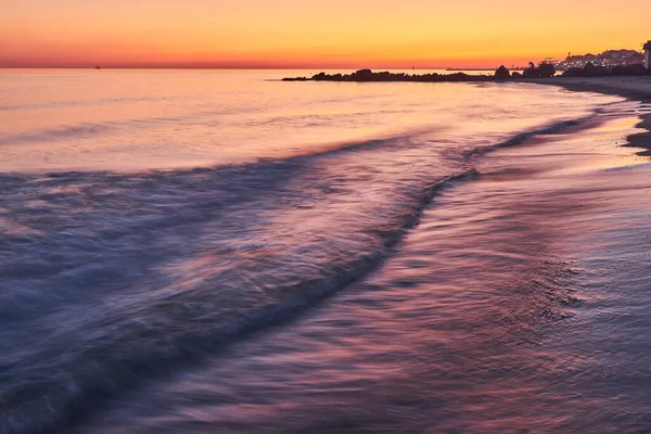 海の上のカラフルな夜明け 自然の組成 — ストック写真