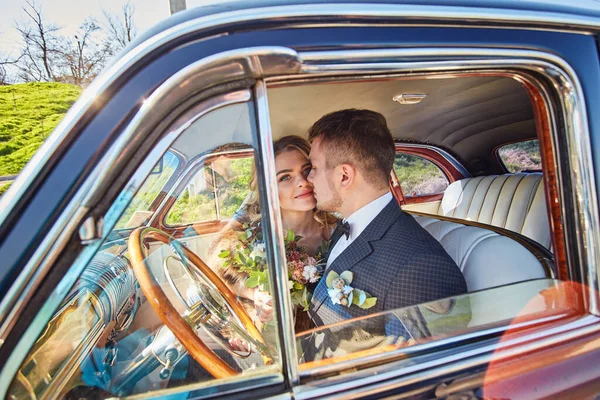 Elegant Gorgeous Bride Smiling Handsome Stylish Groom Kissing Her Car — Stock Photo, Image