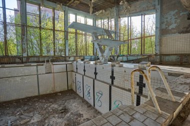 Pripyat, hayalet kasaba nükleer felaketinden sonra kurulan Çernobil dışlama bölgedeki eski yüzme havuzunda