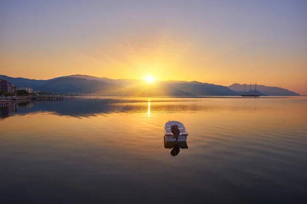 Mountain Lonely Motor Boat Reflected Sunrise Calm Sea Marmaris Turkey — Stock Photo, Image
