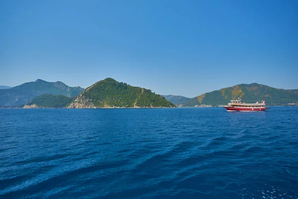 Nave Saliendo Bahía Marmaris Turquía —  Fotos de Stock