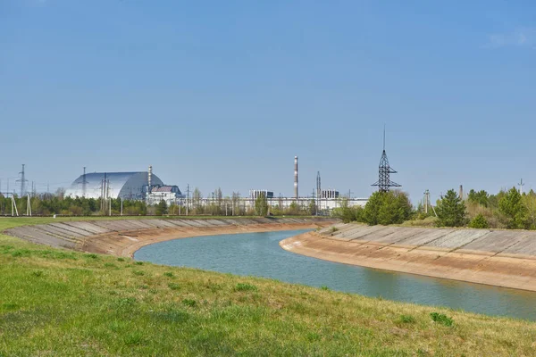 Атомные Реакторы Чернобыльской Электростанции Рядом Рекой Припять Взорванный Реактор Саркофагом — стоковое фото