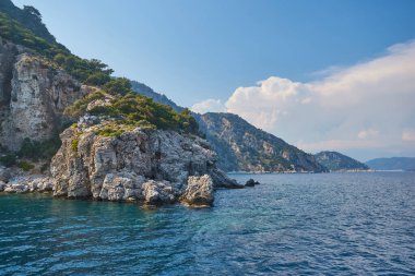 Marmaris, Türkiye 'deki körfezden ayrılan gemi