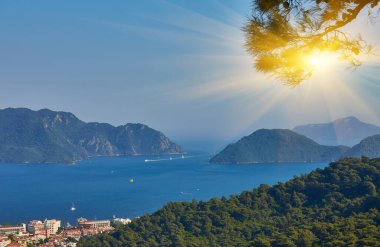 Akdeniz yakınlarındaki Marmaris Türkiye tatil beldesinin muhteşem manzarası. Yaz tatili.