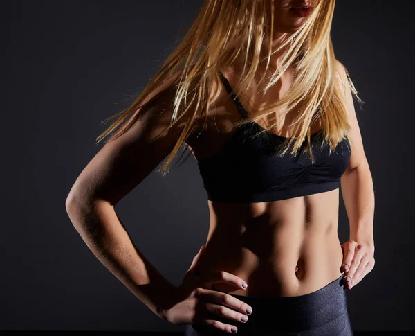 Sportive Blonde Girl Background Black Wall Gym Body Relief Hair — Stock Photo, Image