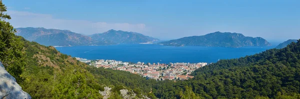 Akdeniz yakınlarındaki Marmaris Türkiye tatil beldesinin muhteşem manzarası. Yaz tatili.