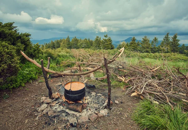 Kochen Frühstück Auf Feuer Den Bergen Campingsaison — Stockfoto