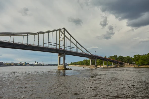 Dobrý Večer Pěší Most Kyjev Ukrajina Kopírovat Prostor Pro Text — Stock fotografie