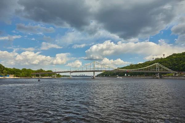Die Fußgängerbrücke Über Den Dnjepr Hängebrücke Kiew Die Parkbrücke Kiew — Stockfoto