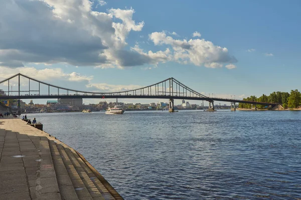 Sera Ponte Pedonale Kiev Ucraina Copia Spazio Testo — Foto Stock