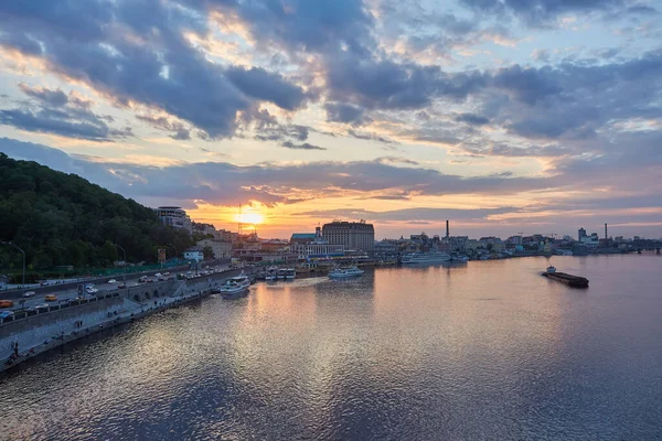 Kiev Ucrânia Maio 2017 Embankment Rio Dnipro Kiev Ucrânia — Fotografia de Stock