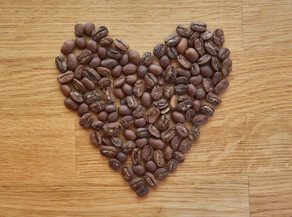 Крупный План Сердцевидных Кофейных Зерен Валентинное Сердце Кофе Зерна Кофе — стоковое фото