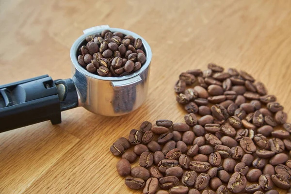 Kaffeebohnen Kaffeehorn Auf Dem Hintergrund Von Kaffeebohnen — Stockfoto