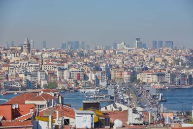 İstanbul, Türkiye 'de Beyoğlu İlçe Tarihi Mimari Galata Köprüsü ve Galata Kulesi Ortaçağ dönümü