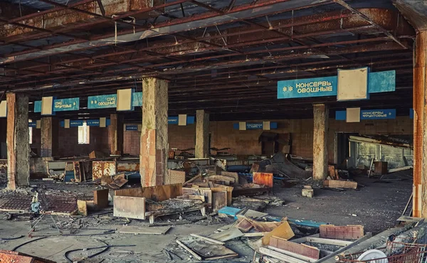 Prypeć Ukraina Kwietnia 2019 Zniszczony Supermarket Zarośniętym Mieście Widmo Prypeć — Zdjęcie stockowe