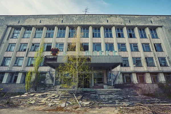 Rezavá Známka Radioaktivity Budově Opuštěném Městě Pripyat Město Zničené Jadernou — Stock fotografie