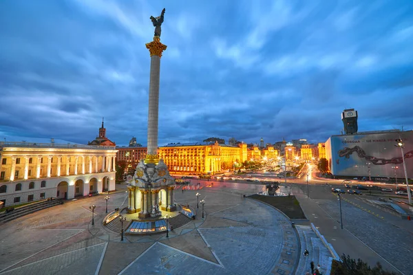 Kyiv Ucrania Septiembre 2017 Vista Nocturna Del Monumento Independencia Plaza — Foto de Stock