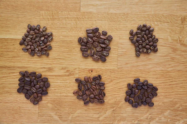Шесть Различных Типов Кофе Деревянной Доске Арабика — стоковое фото