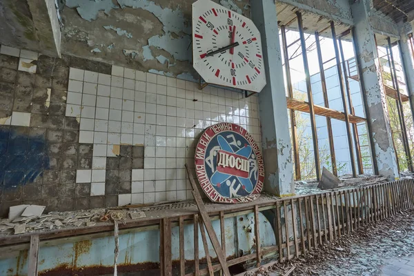 Verlassenes Schwimmbad Pripyat Zerstörte Turnhalle Einer Radioaktiven Stadt Die Straße — Stockfoto