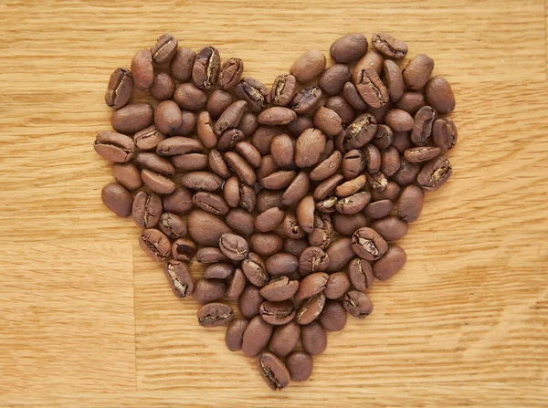 Semente Grãos Café Preto Forma Coração Mesa Madeira Marrom Cofee — Fotografia de Stock