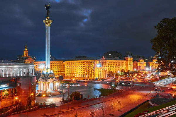 Kyiv Ucrania Septiembre 2017 Vista Nocturna Del Monumento Independencia Plaza —  Fotos de Stock