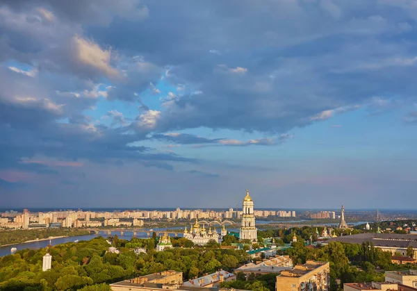 キエフ ペチェールシク大修道院 ユネスコの世界遺産リストに含まれている正教会の修道院の眺め ウクライナ — ストック写真