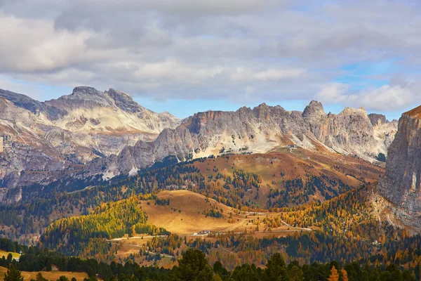 Herrlicher Morgenblick Vom Gipfel Des Giau Passes Farbenfrohe Herbstlandschaft Den — Stockfoto