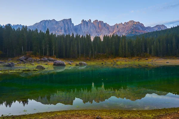 Lago Carezza Val Fassa Dolomitas Alpes Italia —  Fotos de Stock