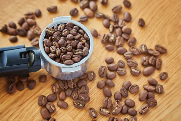 Kaffeebohnen Kaffeehorn Auf Dem Hintergrund Von Kaffeebohnen — Stockfoto