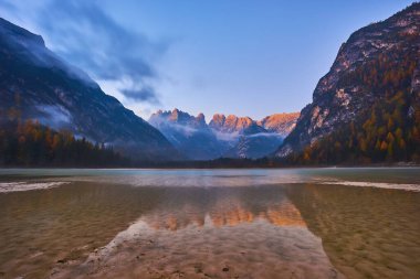 Dolomitler, İtalya ve Avrupa 'daki Alp sonbahar manzarası