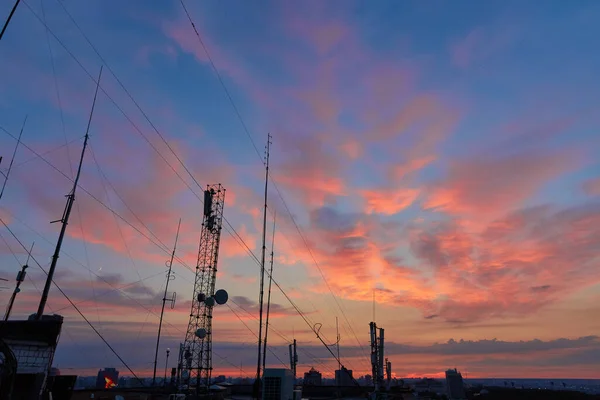 Antenas Televisores Com Fundo Céu Nublado Por Sol — Fotografia de Stock