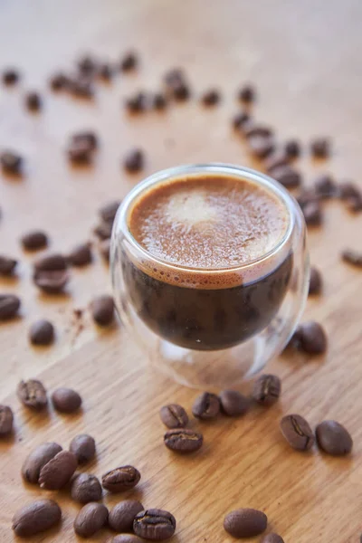 Una Taza Café Espresso Caliente Transparente Sobre Una Mesa Madera — Foto de Stock