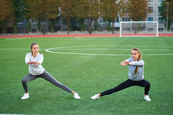 Two Women Doing Fitness Workout Active Wear Nature Concept Healthy — Stockfoto