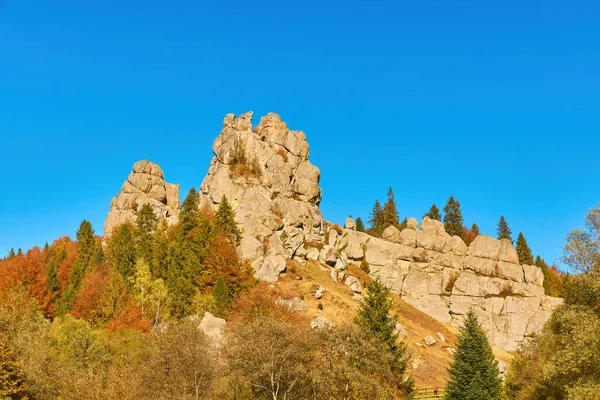 Park Narodowy Tłem Skał Tysiącletnia Twierdza Tustan Zabytek Archeologiczny Przyrodniczy — Zdjęcie stockowe