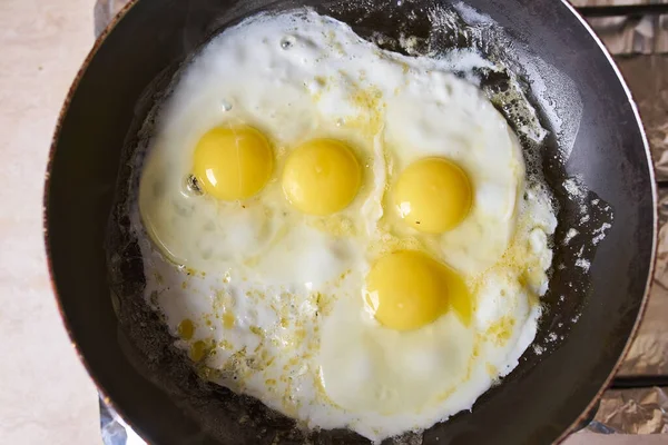 Four Eggs Fried Black Pan Gas Stove — Stockfoto