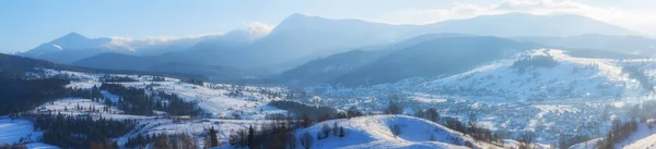 美丽的冬天风景在喀尔巴阡山 — 图库照片