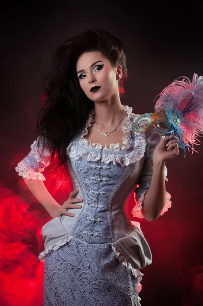 Bella donna vampiro di Halloween aristocratico con maschera veneziana — Foto Stock