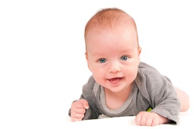 Beyaz arka plan üzerinde izole şirin bebek portre