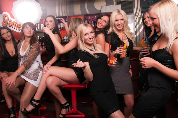 Girls company having fun in the night club — Stock Photo, Image