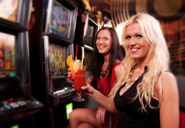 Bir slot makinesidir Casino arkadaşlar