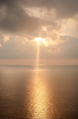 Sunrise denize güzel manzara.