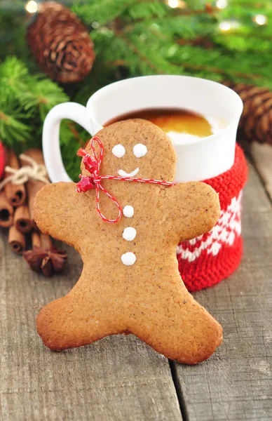 Biscoito de gengibre e xícara de café — Fotografia de Stock