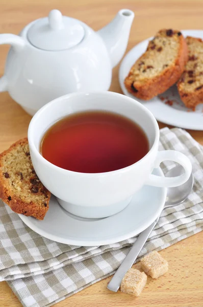 çay ve üzümlü kek