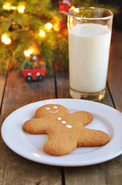 Gingerbread man cookie and milk — Stock Photo, Image