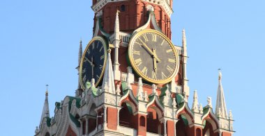 Gökyüzü arka planında Kremlin kulesi
