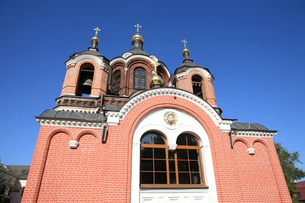 Chiesa sullo sfondo del cielo — Foto Stock